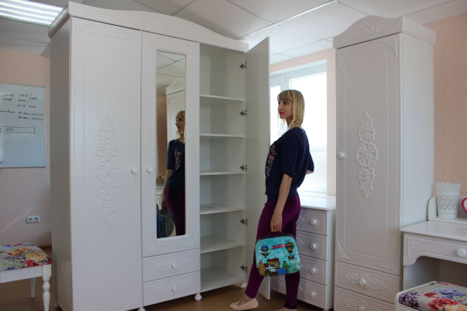 Шкаф трёхстворчатый с зеркалом Ассоль АС-27 белое дерево