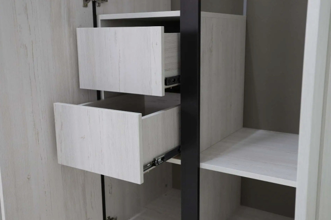 Шкаф 3-х створчатый  Дели-3